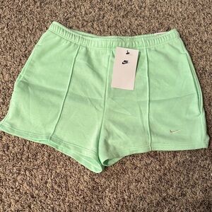 Nike Sportswear Chill Terry High-Waisted
Slim French Terry Shorts